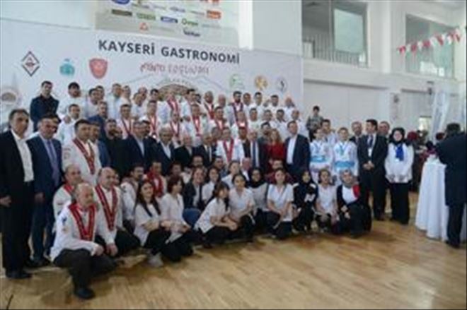 KAYSERİ GASTRONOMİ FESTİVALİNDE AŞÇILAR YARIŞTI