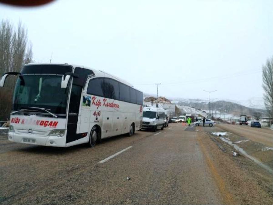 KAYSERİ YOLU KARDAN DOLAYI TRAFİĞE KAPATILDI 