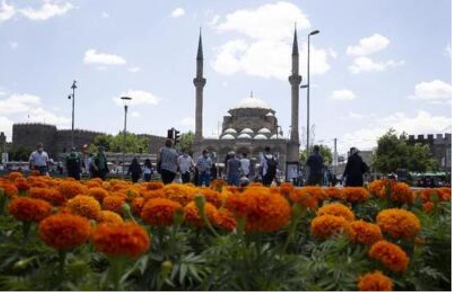 BÜYÜKŞEHİR BELEDİYESİ ,ÇİÇEK EKİMLERİYLE ŞEHRİ GÜZELLEŞTİRİYOR