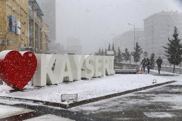 KAYSERİ’DE KAR YAĞIŞI ETKİLİ OLDU 