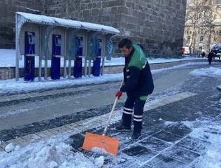 KAYSERİ’DE TERMOMETRELER EKSİ 9 DERECEYİ GÖRDÜ