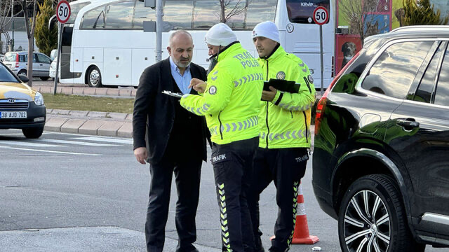 KAYSERİSPOR BAŞKANI ÇAMLI KAZA YAPTI